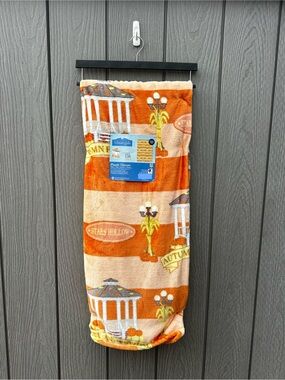 Gilmore Girls Autumn Festival Star Hollow Orange Plush Throw Blanket NWT